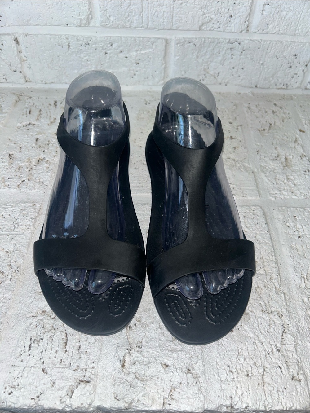 Crocs Serena T-Strap Sandals Slip-on Black Womens 8 Comfort Beach Flat Slingback